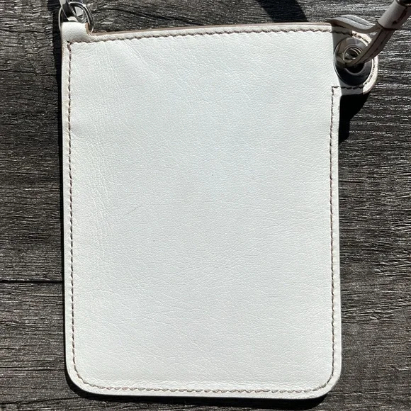 Auth. Tod’s White Leather Phone/Cards Case - Picture 16 of 16